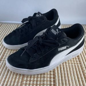Puma suede classic black/white youth athletic shoes size 4.5